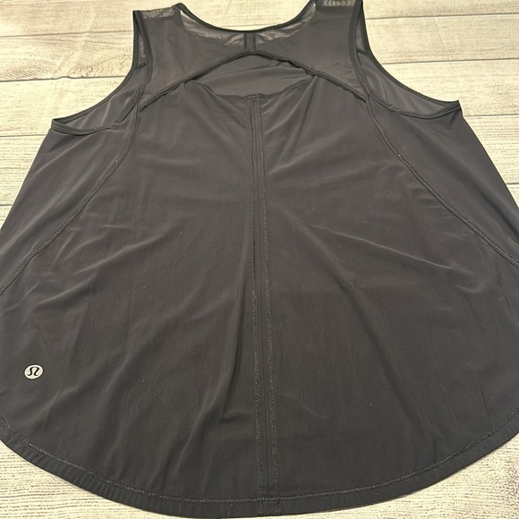 🍋Women’s Lululemon tank with mesh detail PTP approx 18.5” 🍋 - Picture 13 of 14